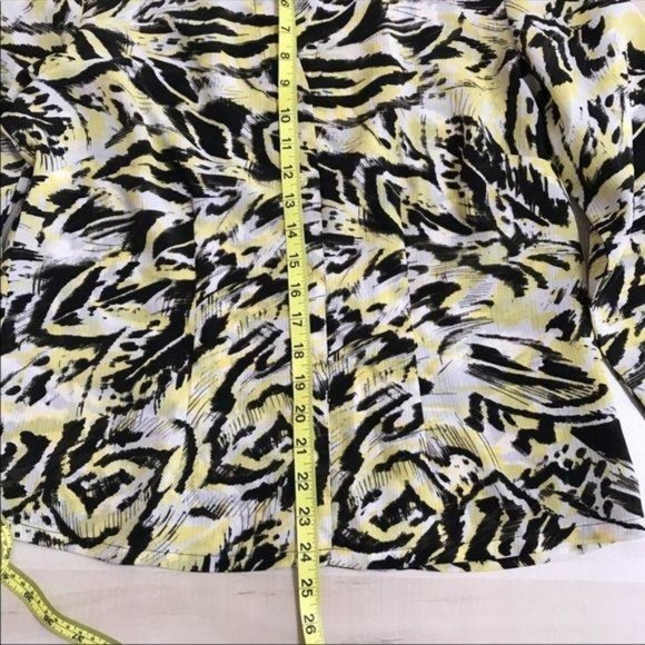 DonnKenny Petites Large Zebra Print Button Top - Picture 7 of 7